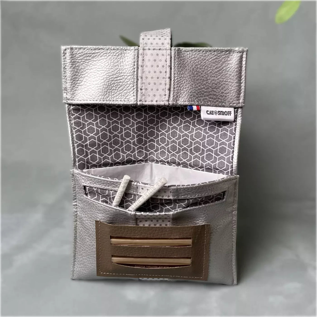 Blague à tabac artisanale Lune Argentée par CATASTROFF avec motif géométrique.