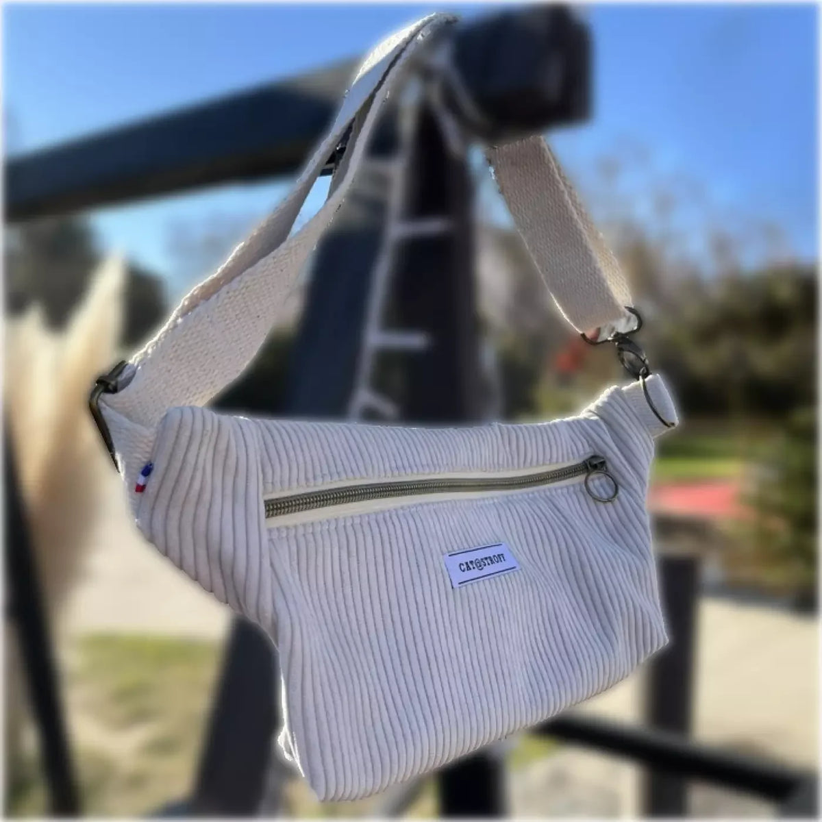 Sac banane mini Pure blanc en velours côtelé de la marque CATASTROFF