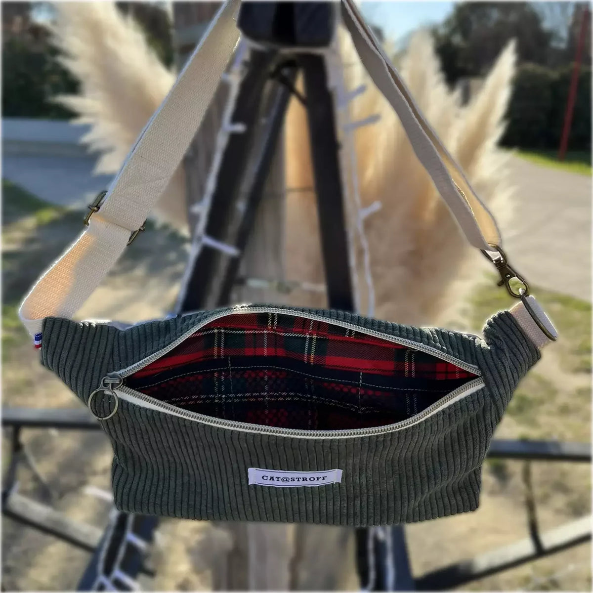 Sac banane mini en velours côtelé vert forêt avec doublure tartan CATASTROFF