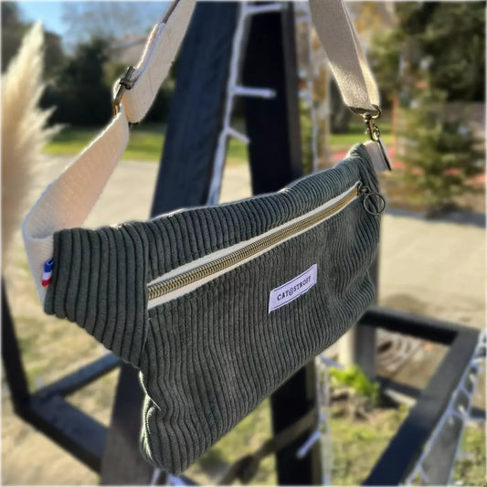 Mini sac banane en velours côtelé vert forêt avec bandoulière ajustable CATASTROFF