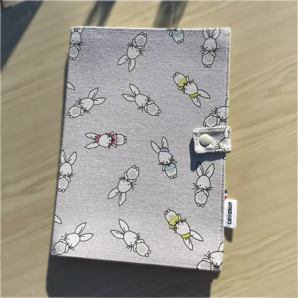 Cahier de coloriage lavable CATASTROFF avec motifs de lapins sur tissu gris