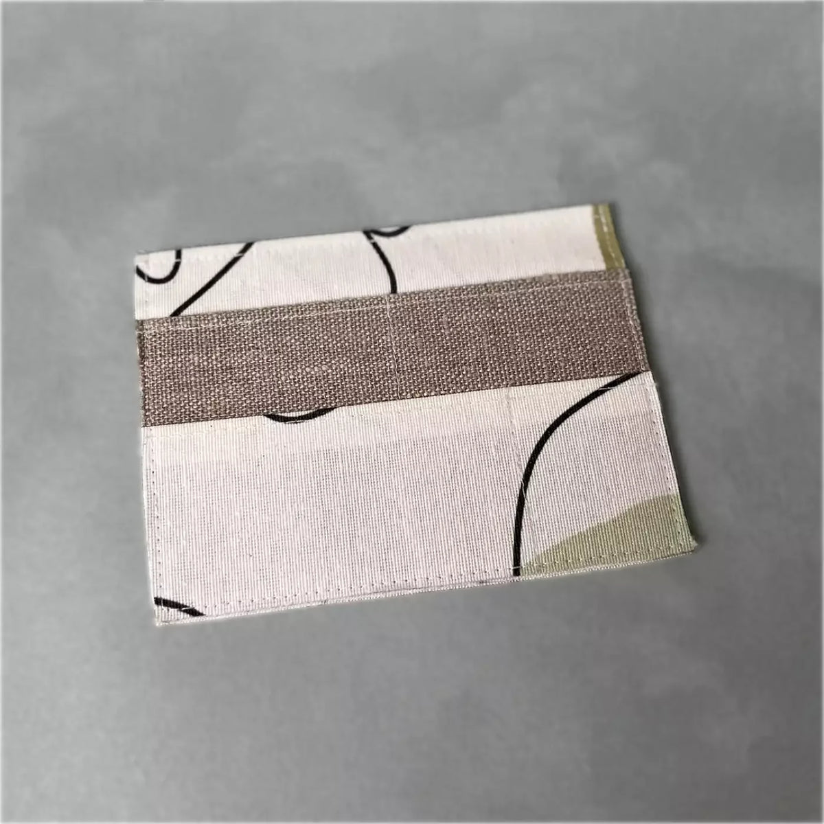 Porte-cartes Essentiel Slim CATASTROFF en tissu Multi Traits blanc et beige