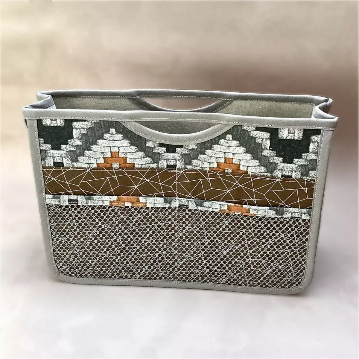 Organiseur de sac gris graphique avec motifs géométriques artisanaux CATASTROFF