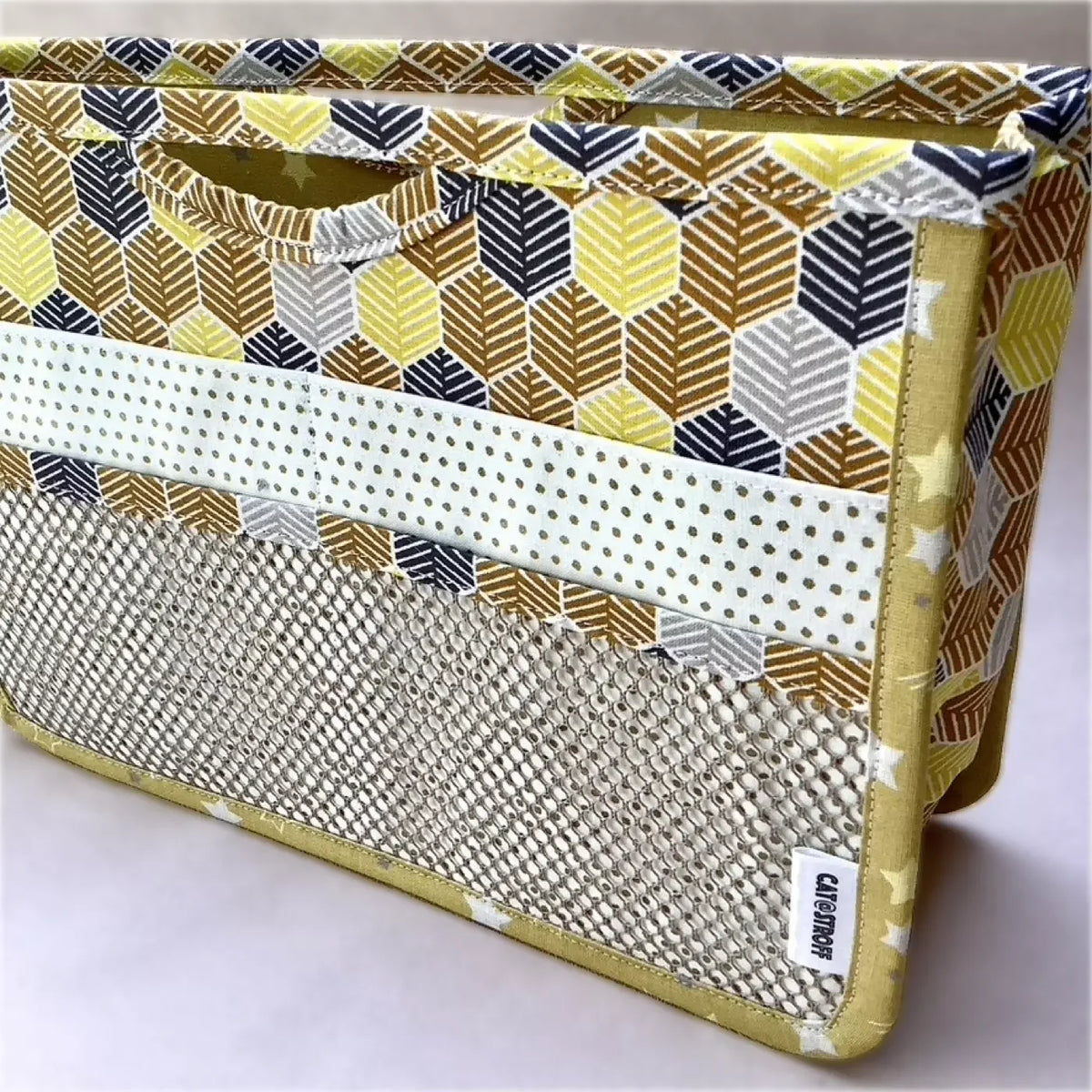 Organiseur de sac jaune mosaïque avec poches en filet par CATASTROFF