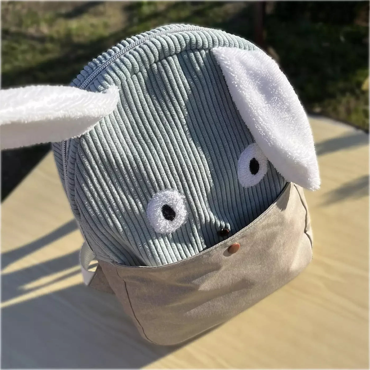 Sac à dos enfant Lapinou Douillet en velours côtelé gris par CATASTROFF