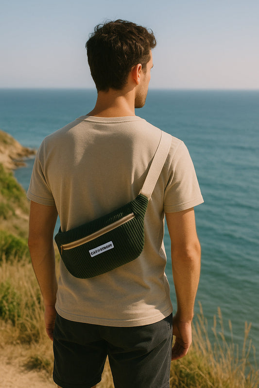 Sac banane homme : le grand retour du style pratique